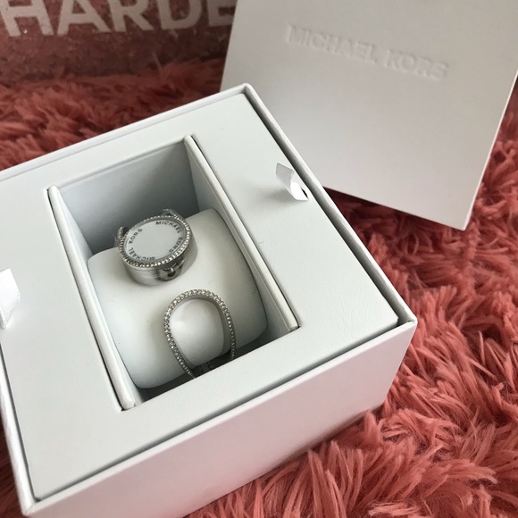 Michael Kors Access Bracelet Activity Tracker - Picture 1 of 9